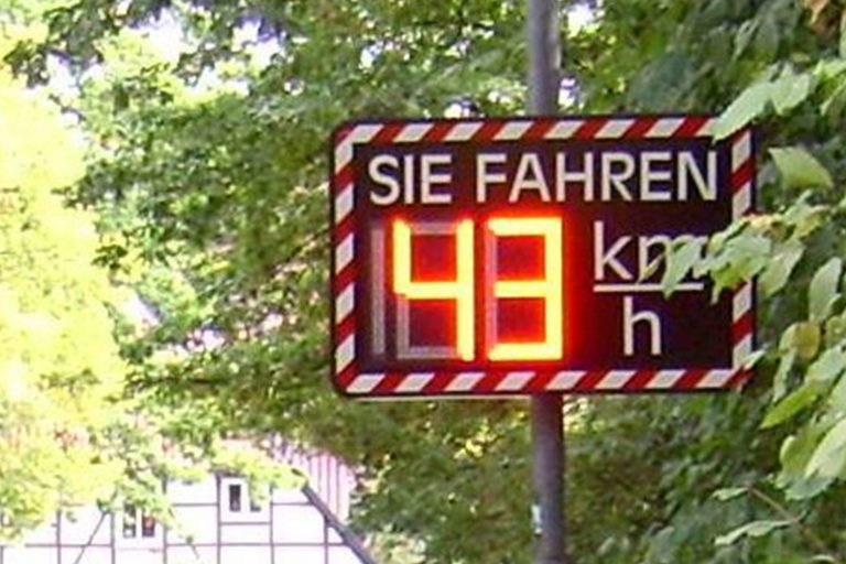 Bezirksrat 310 Westliches Ringgebiet: Anbringen einer Geschwindigkeitsanzeigetafel in der Goslarschen Str.
